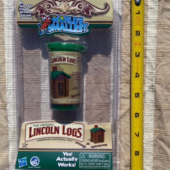 World’s Smallest Lincoln Logs Mini Toy - Picture 2 of 6
